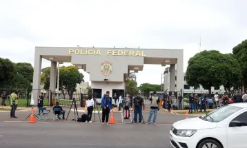 Defesa de Bolsonaro pede autorização para exame de ultrassom na sede da PF