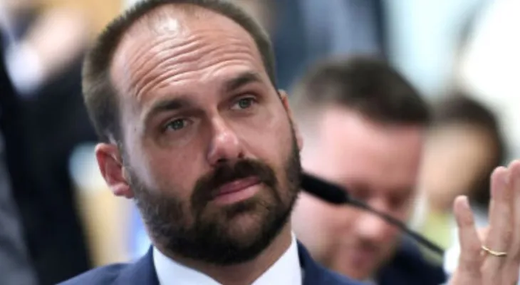 Eduardo Bolsonaro reage a ordem da PF e diz que não pretende retornar ao cargo de escrivão