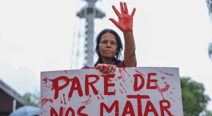Apesar de medida protetiva, mulher é morta na rua por agressor em SP