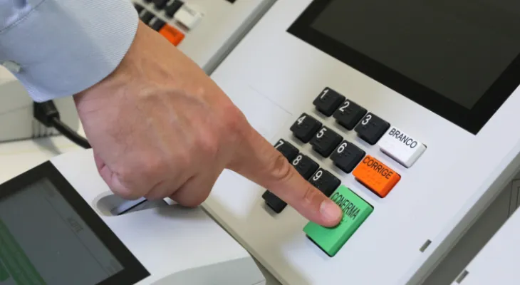 TRE-PR usará inteligência artificial para combater desinformação nas eleições de 2026