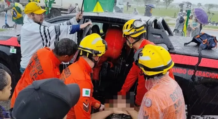Raio atinge manifestantes durante ato em Brasília e deixa dezenas de feridos