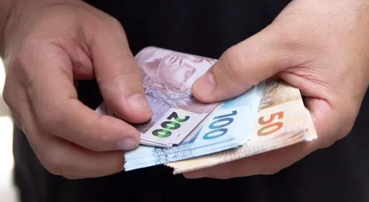 Salários do Legislativo não podem superar os do Executivo para a mesma função