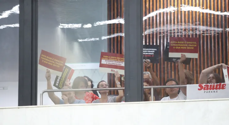 Servidores cobram reposição salarial, denunciam defasagem de 40% e expõem desgaste na educação estadual