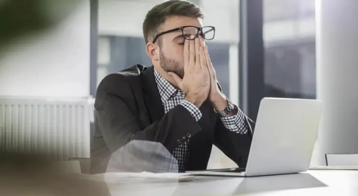 Narcisismo na liderança afeta a saúde mental no trabalho