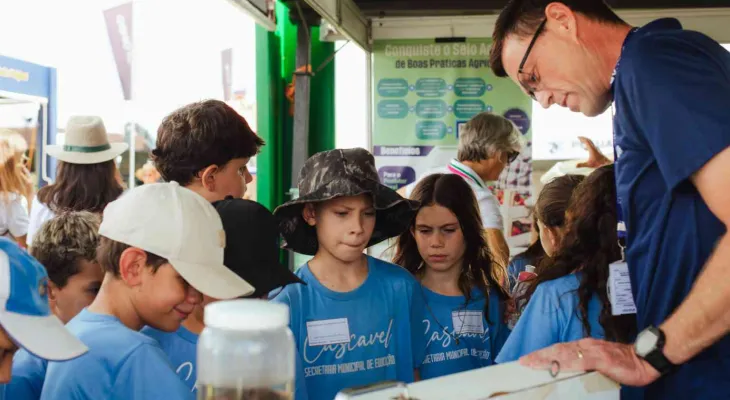 Programa Vivenciando a Prática aproxima estudantes do campo da realidade do agronegócio no Show Rural