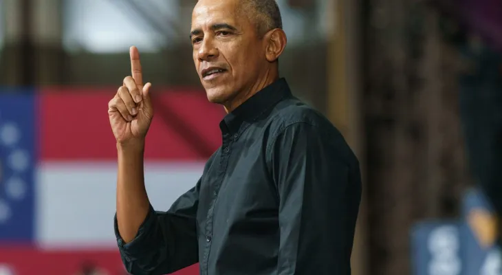 Obama fala em “ETs reais”, viraliza, recua e reacende debate global sobre alienígenas