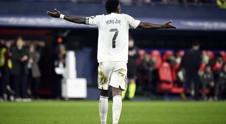 Vini Jr. marca, mas Real Madrid perde para o Osasuna e vê Barcelona ameaçar liderança