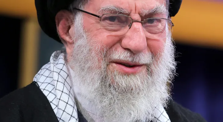 Com morte de Khamenei, Irã forma conselho de governo com aiatolá Arafi