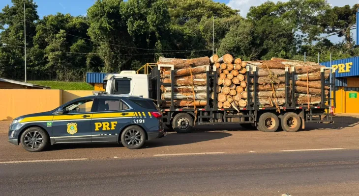 PRF flagra caminhão com 15 toneladas de excesso de carga e motorista com CNH suspensa na BR-277