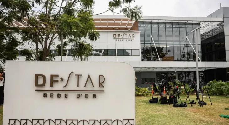 Entidades pedem proteção a jornalistas que cobrem doença de Bolsonaro