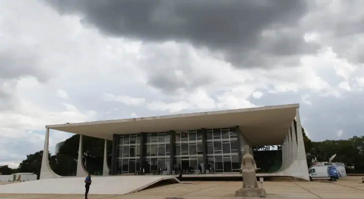 STF forma maioria para liberar pagamento retroativo de penduricalhos a juízes e membros do MP