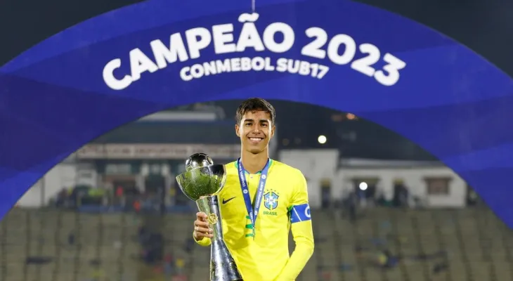 Carlo Ancelotti convoca o zagueiro Vitor Reis, do Girona
