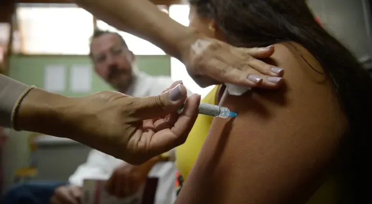 Empresas deverão informar trabalhadores sobre cânceres e vacina