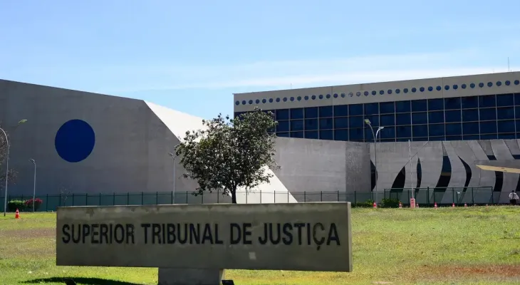 STJ suspende processos sobre aluguel por temporada em condomínios