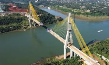 Ponte de R$ 1,9 bilhão entre Brasil e Paraguai está pronta, mas segue sem uso pleno por falta de acessos