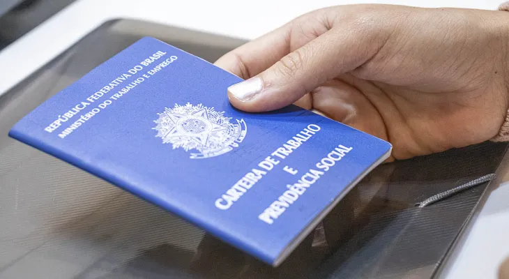 Desemprego cai para 5,3%, o menor para o trimestre terminado em julho