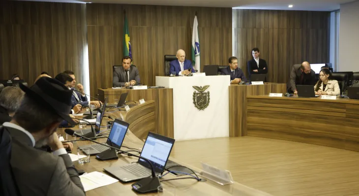 CCJ barra emenda que estendia auxílio-saúde a aposentados da PGE e expõe impasse jurídico e político na Alep