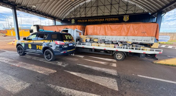 PRF apreende quase 4 toneladas de maconha e skunk em carreta de soja na BR-163