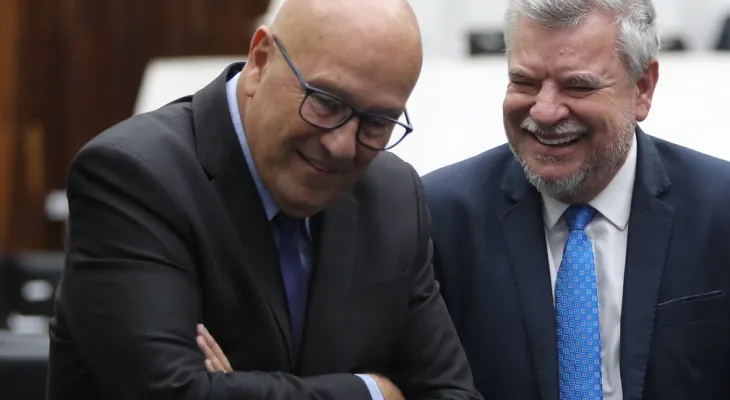 PSD e Republicanos selam aliança para 2026 no Paraná, mas discurso de “união” é contestado na Alep