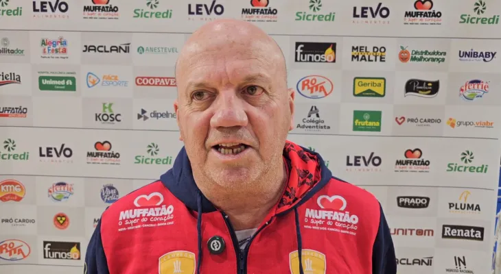 Banana é apresentado como técnico do Cascavel Futsal