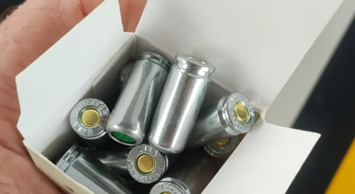 PRF apreende pistola de treinamento e mercadorias em fiscalização na BR-277 em Cascavel