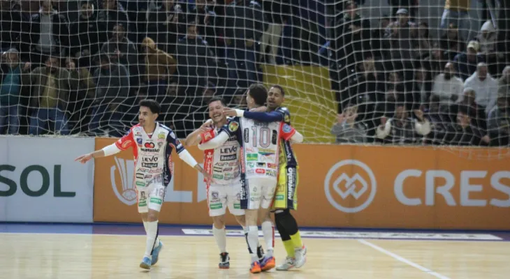 Cascavel Futsal goleia o Marreco na estreia do técnico Banana
