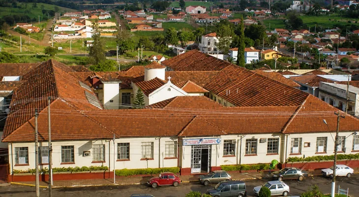 Santa Casa de Jacarezinho enfrenta crise com atrasos salariais e falta de insumos