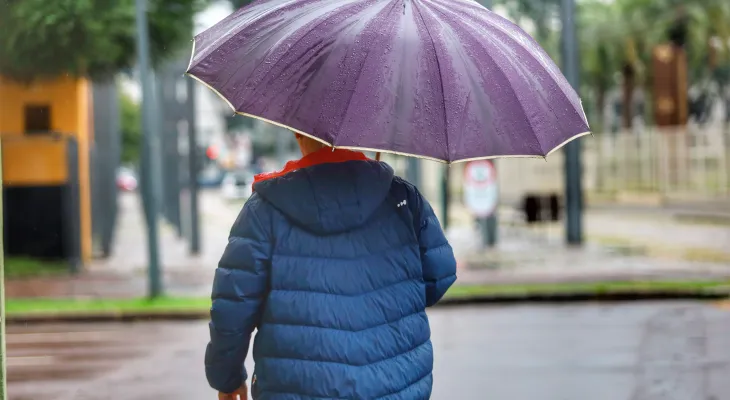 Ciclone no Sul traz chuva forte e derruba temperaturas no Paraná; veja previsão
