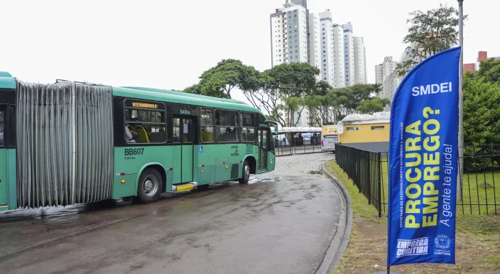 Terminais de Curitiba oferecem encaminhamento profissional e vagas com contratação imediata