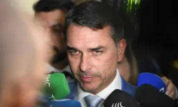 Flávio Bolsonaro cancela participação na inauguração da 