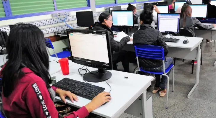 Brasil supera 100 mil escolas públicas com internet gratuita