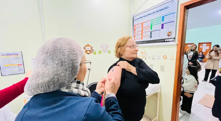 Foz do Iguaçu supera meta e aplica quase 2 mil vacinas em ação de sábado