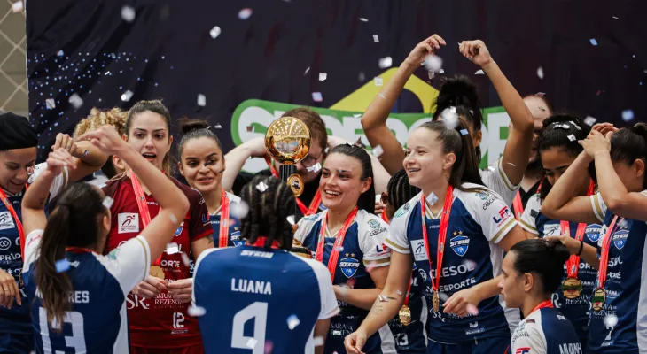 Stein Cascavel fatura o tri da Supercopa e irá para a Libertadores de futsal