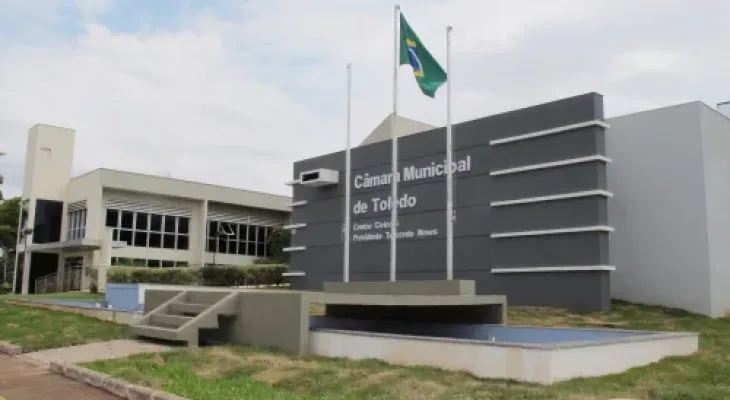 Novos vereadores tomam posse após cassação por corrupção em Toledo