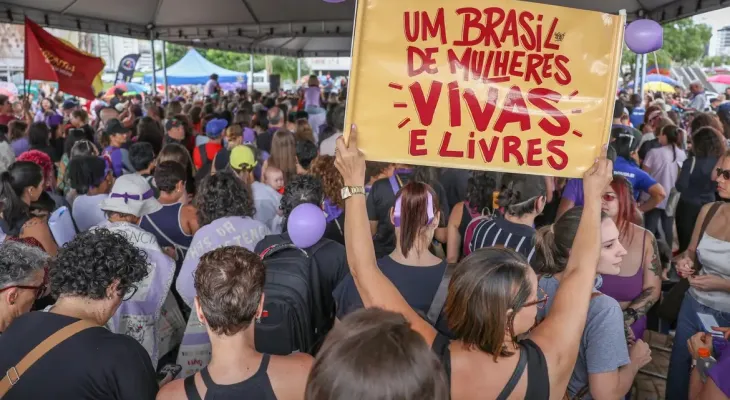 INSS começa a pagar pensão de um salário mínimo para órfãos do feminicídio