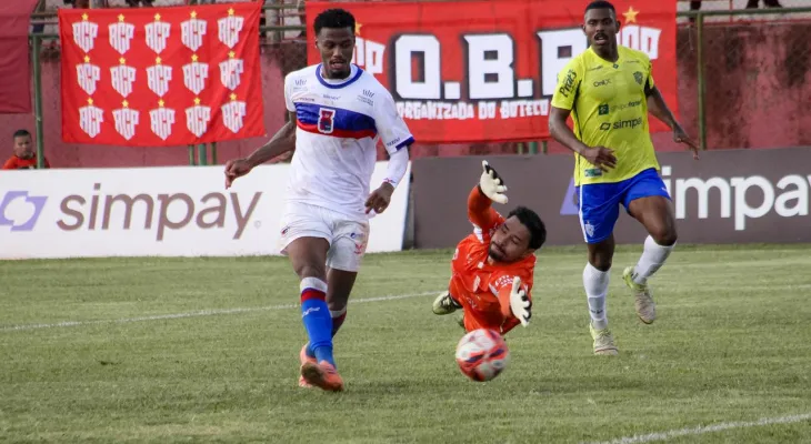 Paraná Clube joga com um a menos, sai na frente, mas cede empate ao Paranavaí na final
