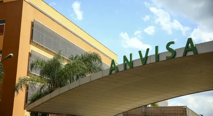 Anvisa suspende lotes de medicamentos para hipertensão e câncer após detectar irregularidades