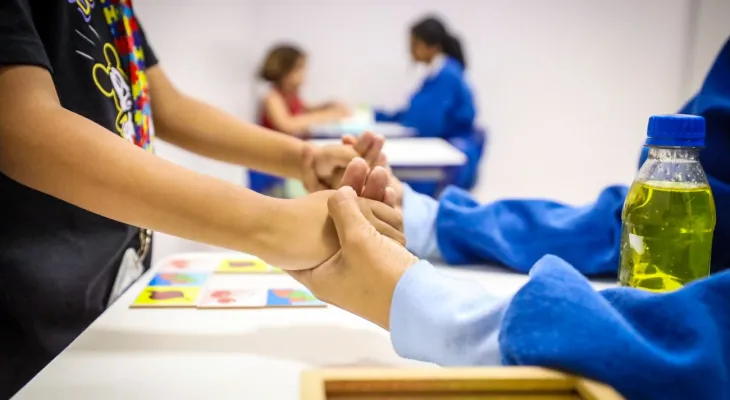 Vereadora denuncia suposta hostilidade contra crianças autistas em mutirão de neuropediatria