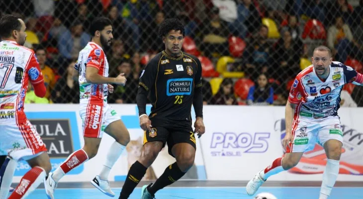 Liga Nacional: Cascavel Futsal supera o Magnus por 2 a 1 de virada