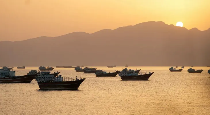 Estreito de Ormuz tem queda no tráfego de navios após escalada entre Irã e EUA
