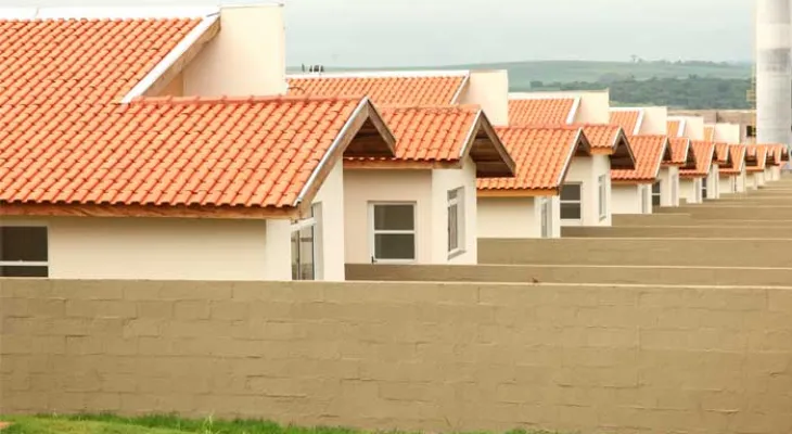 Prefeitura abre licitação para construção de mais de 300 casas populares em Maringá