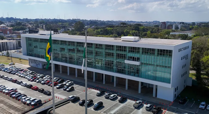 Terceirizada do Paraná desconta empréstimo de salário mas deixa funcionário com nome sujo