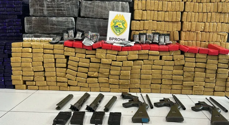 PM apreende 660 kg de maconha e peças de fuzis na Grande Curitiba