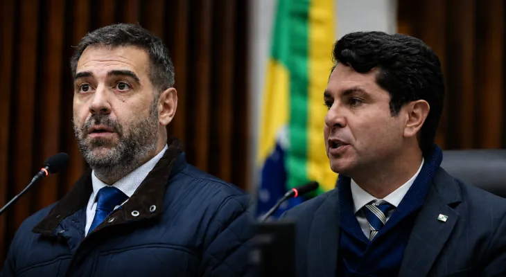 “Tem que se informar antes de falar”: Alexandre Curi enquadra Denian Couto em plenário