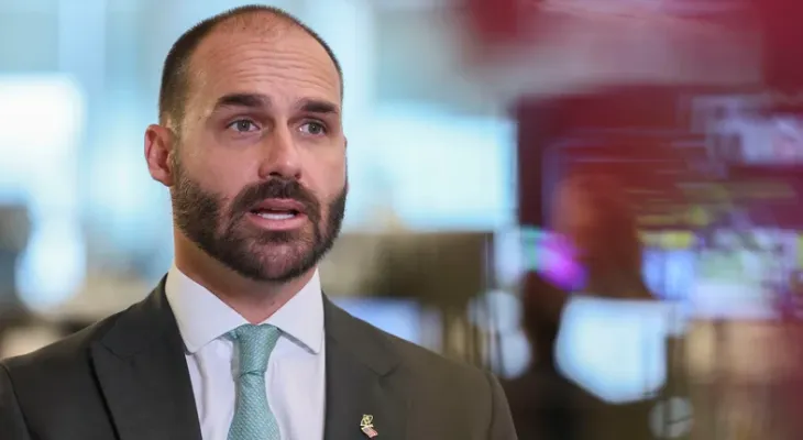 STF julga ação contra Eduardo Bolsonaro por suposta tentativa de influenciar julgamento sobre golpe de Estado