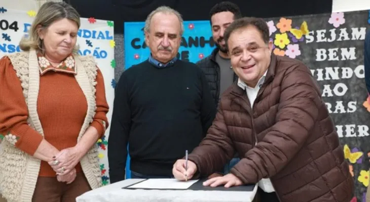 Batatinha garante recursos para novo centro de convivência que começa a ser construído no Riviera