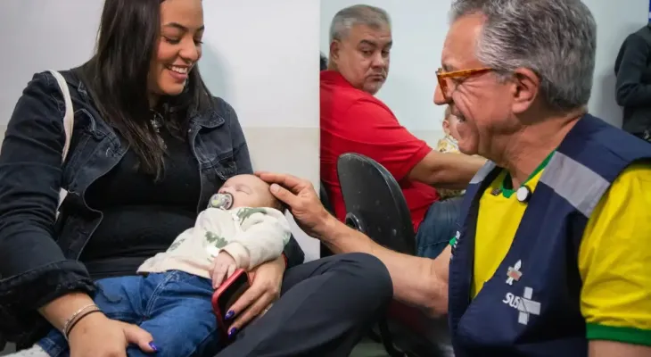 Ministério da Saúde começa a vacinar crianças com a Pneumo 20