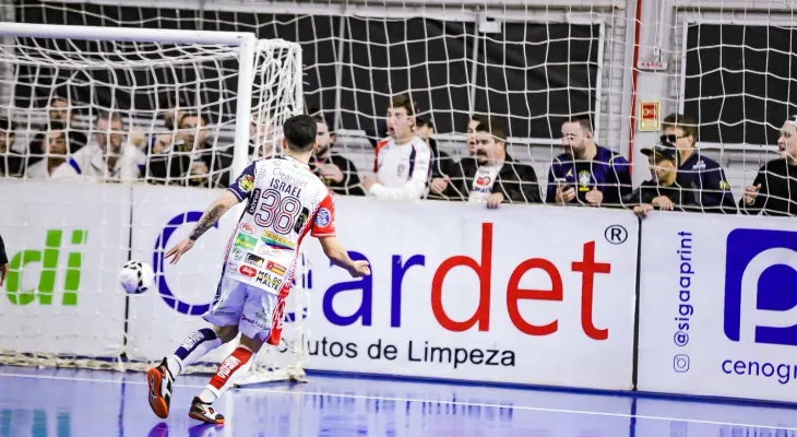 Jogando na Neva, Cascavel Futsal cede empate para a ACBF