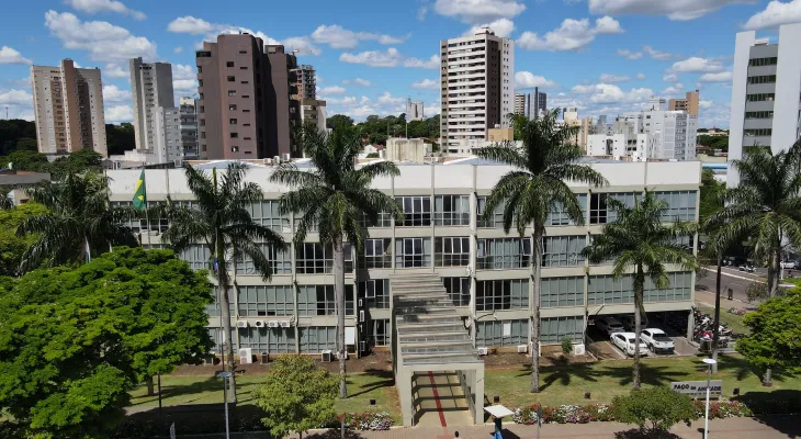 Umuarama mantém mais médicos terceirizados do que concursados e entra na mira do TCE-PR