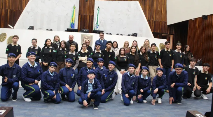 Câmara de Quedas do Iguaçu leva estudantes à Alep e ao Palácio Iguaçu para incentivar cidadania